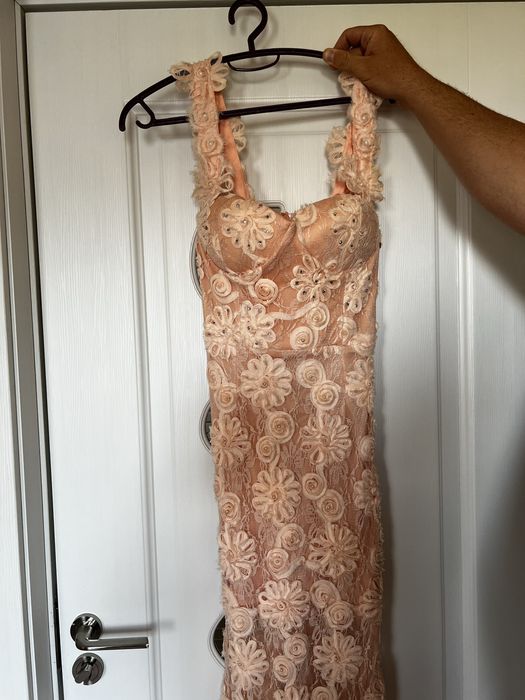 Rochie de ocazie roz somon cu aplicatii de pietre swarovski si perle