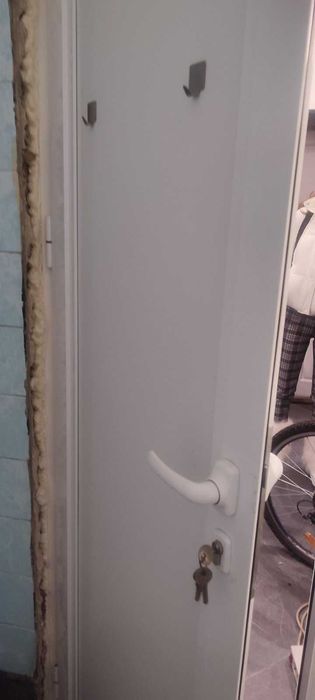 Врати - хол, баня, тераса, стъклена за магазин. Дограма