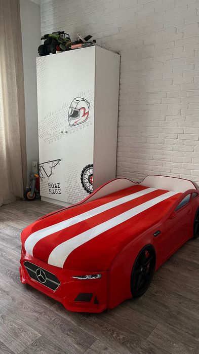 Детская кровать машинка