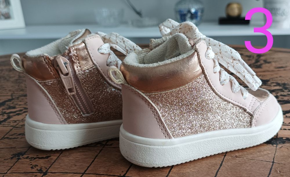 Зимни боти различни размери.