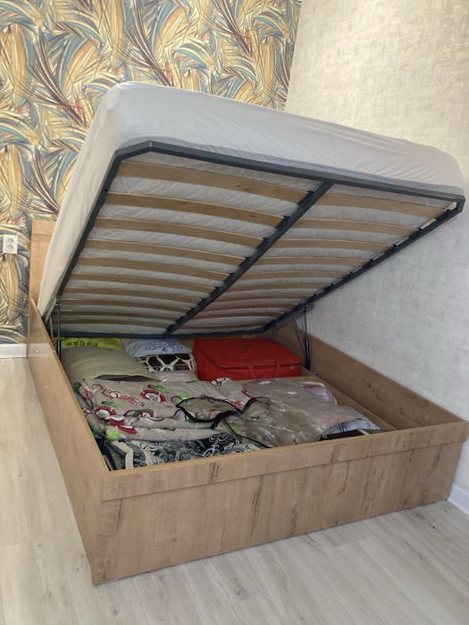 Продам кровать без матраса