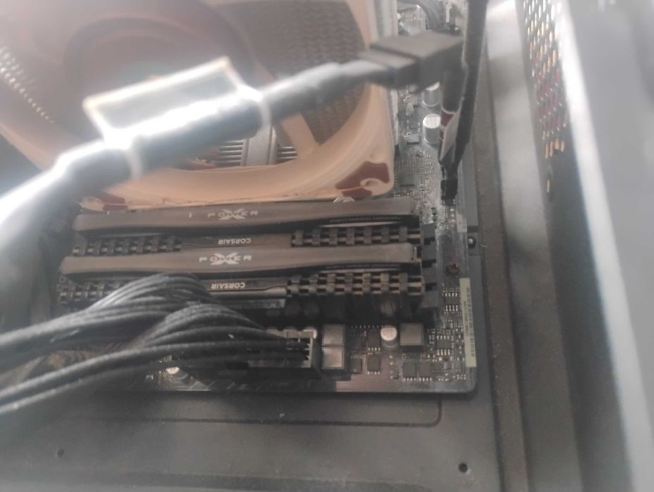 dekstop PC Intel i7 9700k, 32GB ram, GeForce Nvidia 12gb Eagle 3060