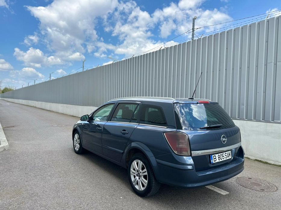 Vand opel astra h  an 2010  rulează foarte bine