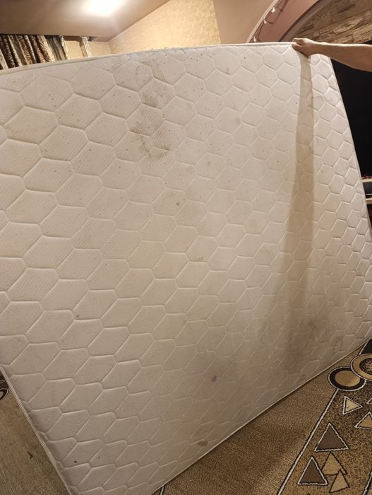 Матрас б/у в нормальном состоянии даром