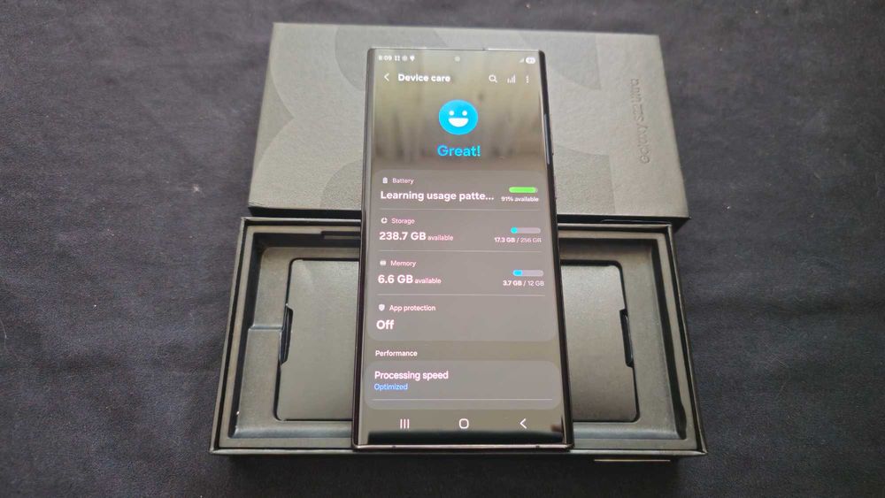 Samsung Galaxy S22 Ultra 256GB/12GB RAM – stare foarte bună + 6 huse - 1450 lei