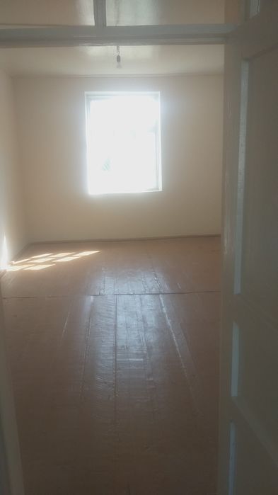 Челак шахри Бунйодкор махалласида 4 сотих 4 хонали уй. Газ свет зур