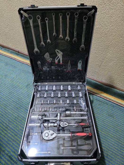 Продаётся набор инструментов с кейсом 187 предметов