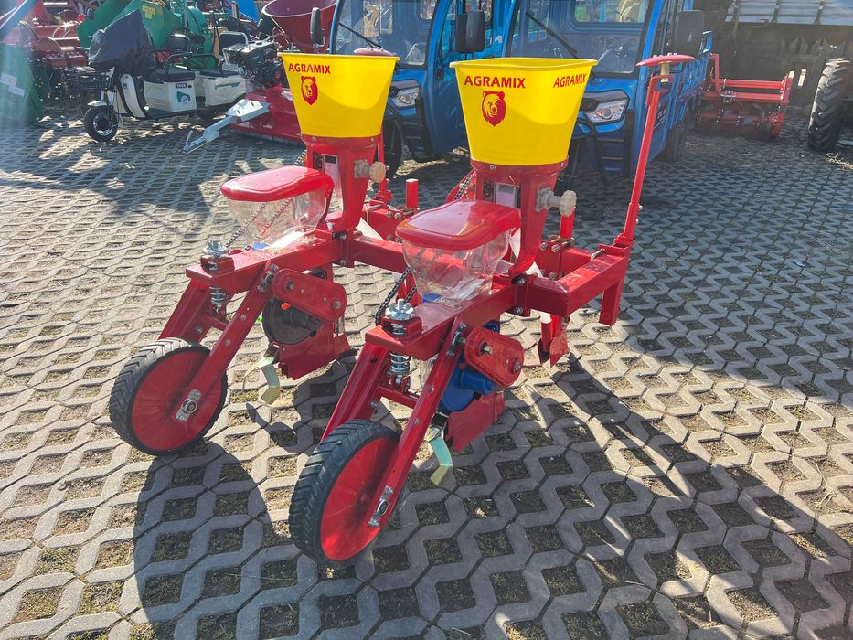 Semanatoare porumb 2 rand Agramix cuva chimic pe sectie