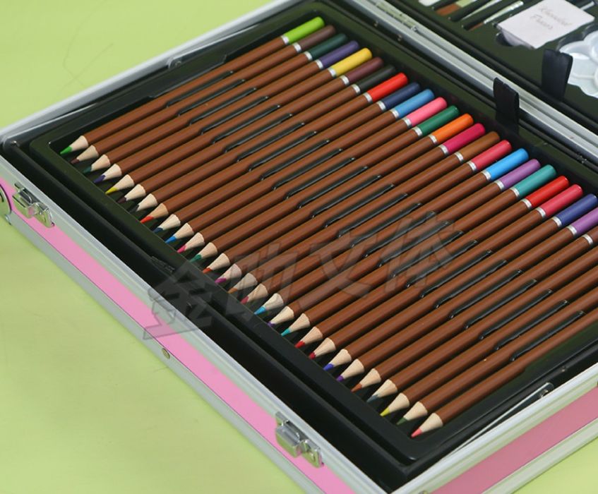 Творчески комплект за рисуване с изключително разнообразие от цветове