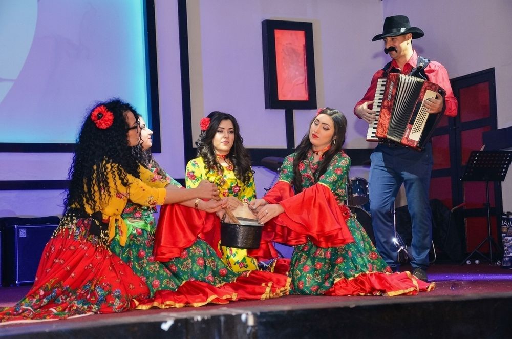 Dansatoare și ursitoare (oriental/bellydance, țigănesc, ursitoare normale și îngeri)