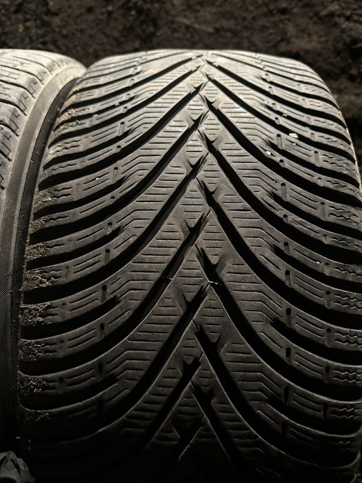 Шины 225/40R18 (2шт)