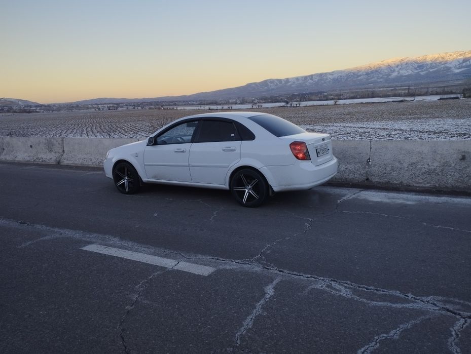 Lasseti 1.8 sotiladi