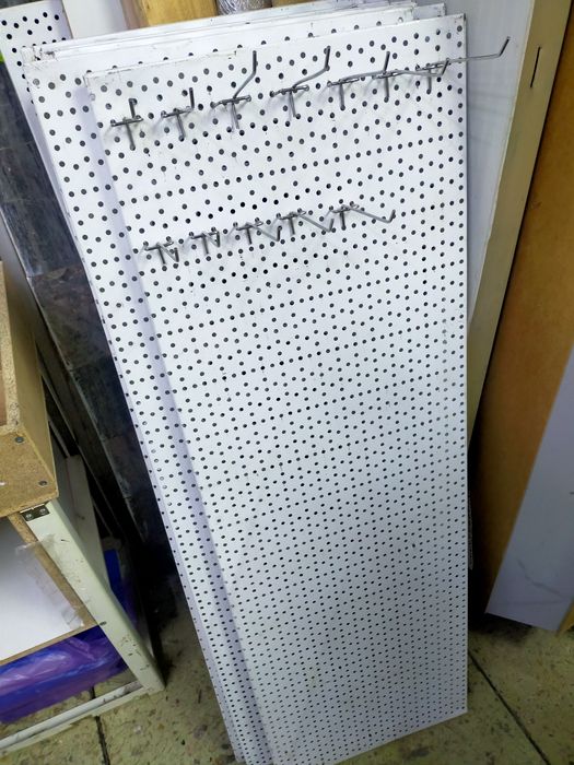 Отдам даром экономпанели и крючки для них