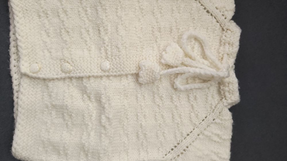 Бебешки ръчно плетени дрехи