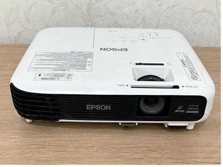 Проектор Epson EB-U04 [3LCD, 1920x1200, 3000 lm, HDMI