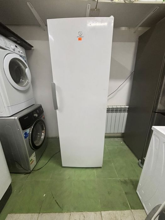 Продам морозильную камеру индезит