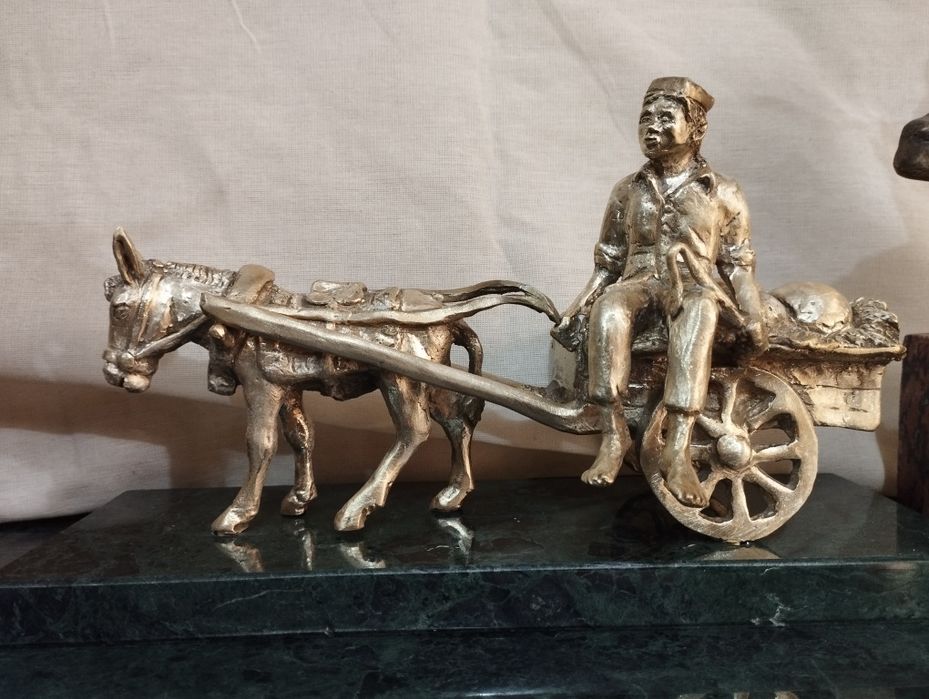 Статуэтки сувенир бронза