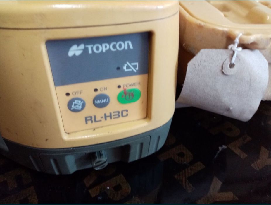 професионален нивел лазер в куфар