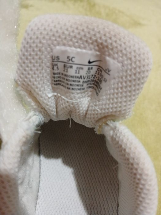 Бели маратонки Nike 21