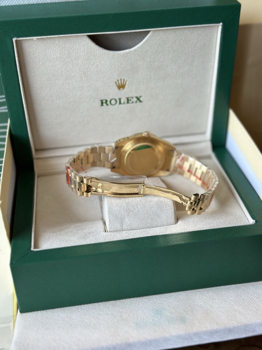 Rolex Day-Date Gold And White Dial President 40 mm