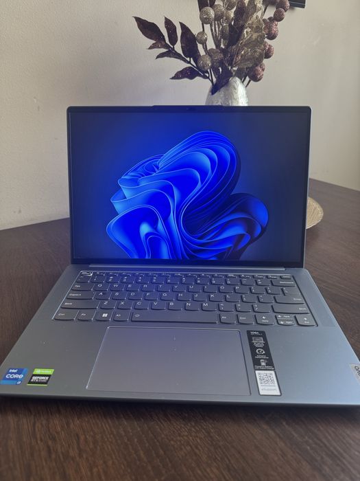 Лаптоп Lenovo Yoga slim7 Pro