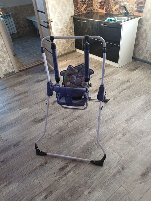 Продам качелю в хорошем состояний цена 15 000 т