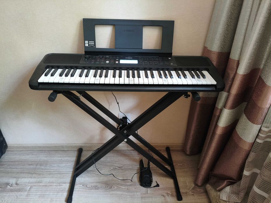 Продаю синтезатор Yamaha PSR E383