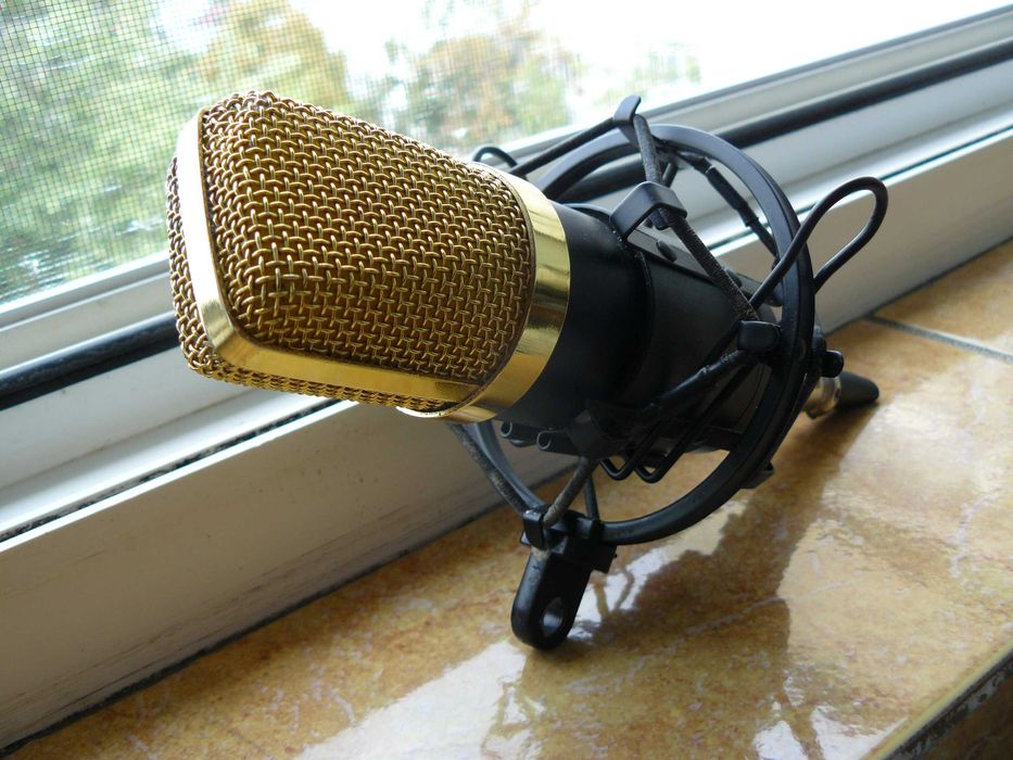 Microfon studio pt. Akai teac Shure