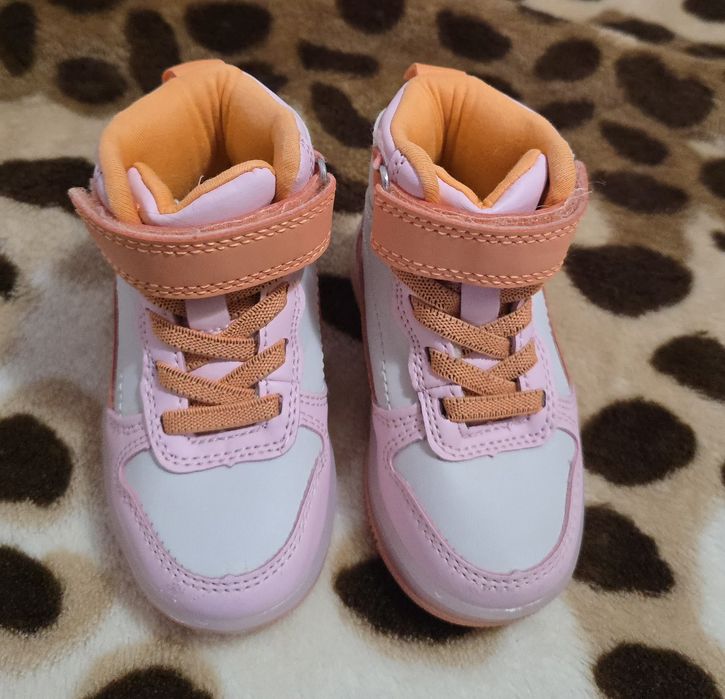 Adidași ghetuțe bebe