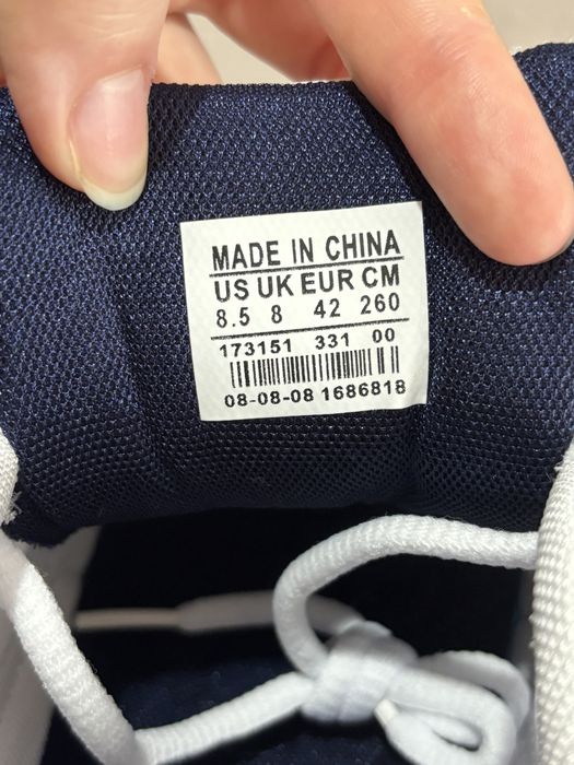 продам кроссовки