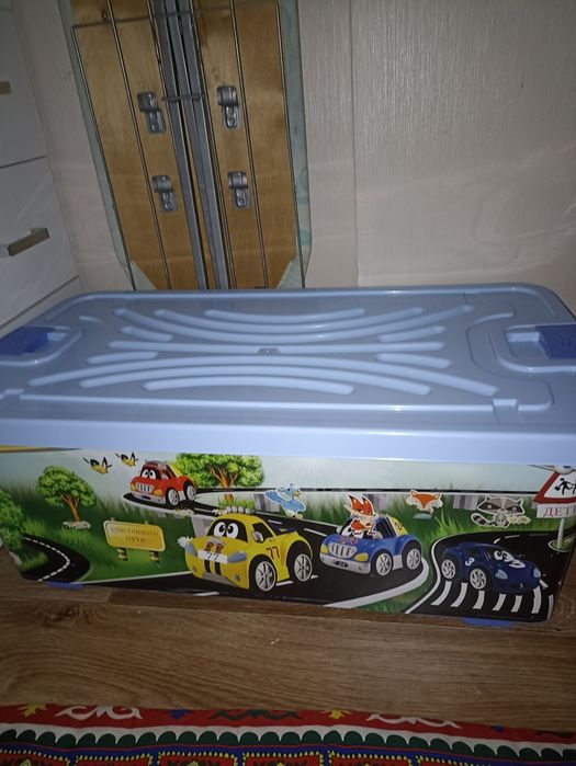 Продам игрушки с коробкой