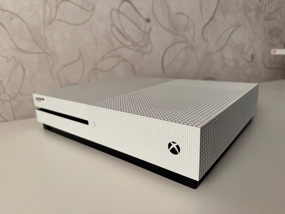 Xbox one s Продажа-обмен