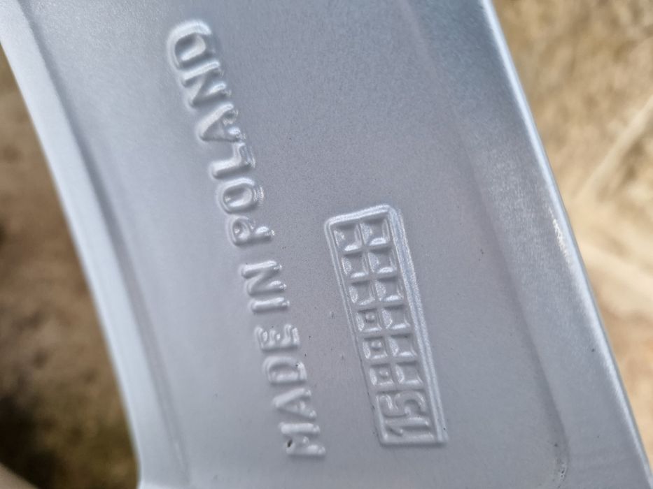 AUDI 225/55-17 PIRELLI 4G0071497