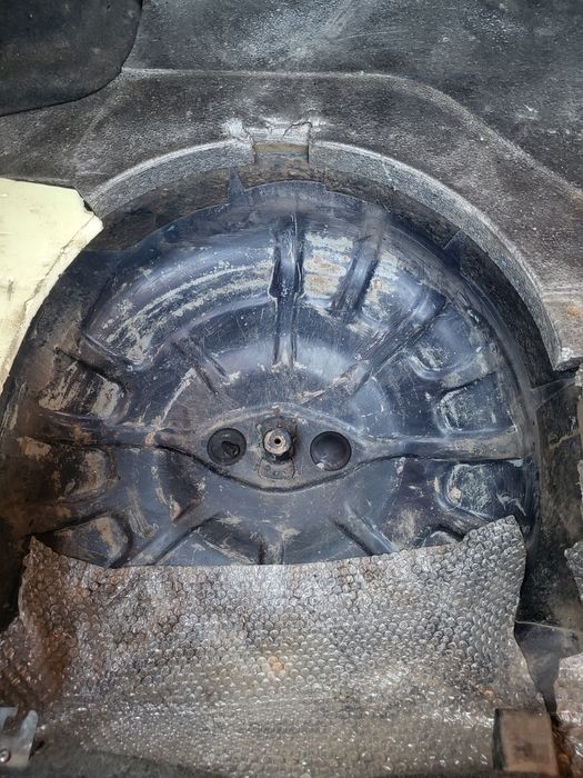 Автомобиль мазда кронос