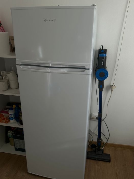 Frigider Vortex in garantie ca nou 175 cm 312 litri