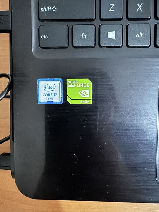 Vând Laptop Asus X556U i7