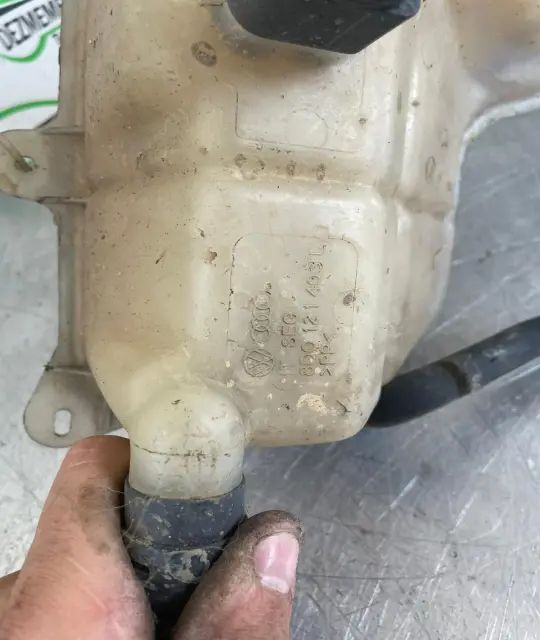 Vas expansiune Volkswagen VW Passat 2002 1.6 MT (102 hp)