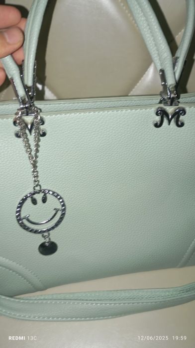 Ayollar sumkasi,katta hajmli