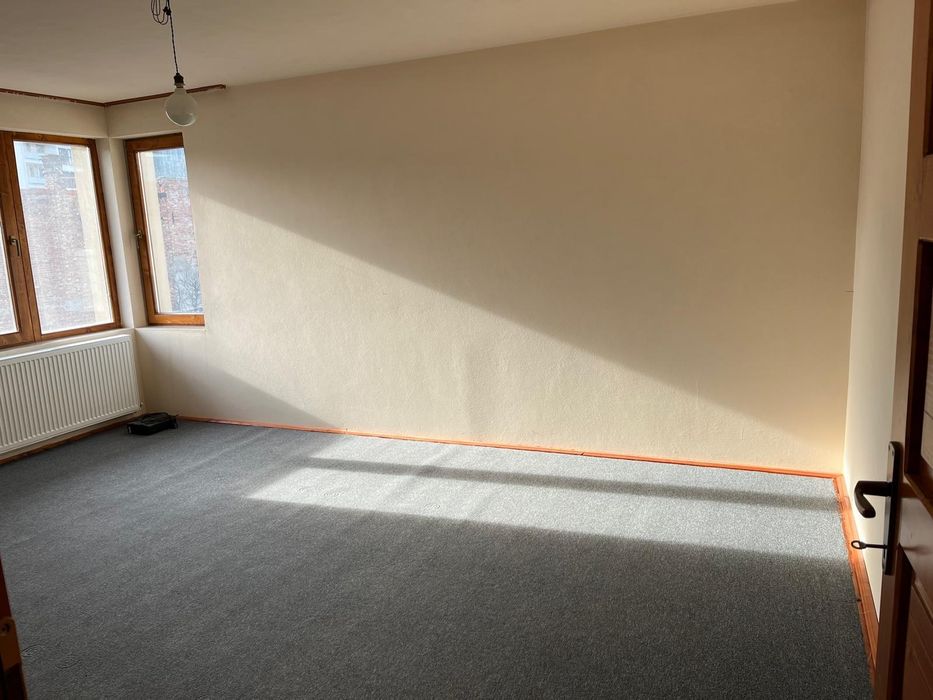 Vand Casa in Cluj pe strada Paris .