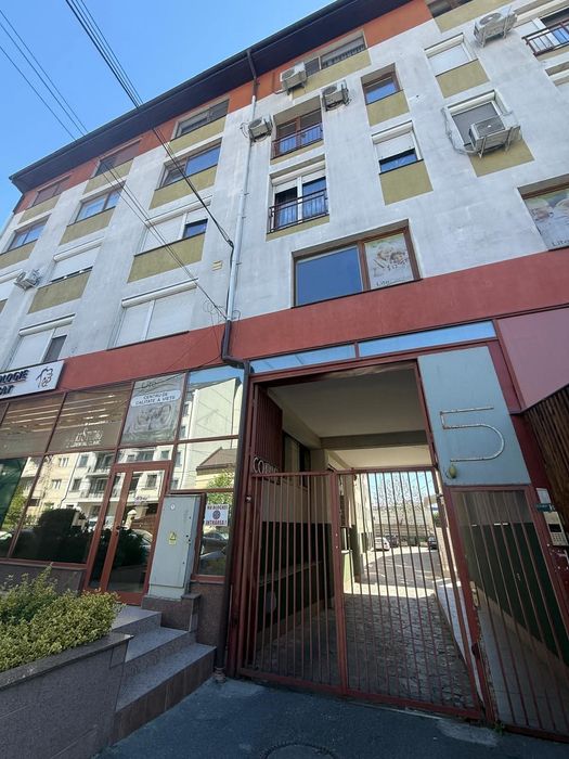 Apartament cu o cameră + boxă beci + garaj