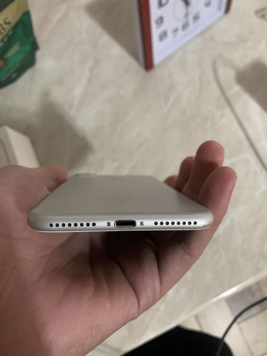Продам Айфон 7+ 128гб