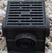 Дождеприемник пластиковый с решеткой чугунной  (Россия)