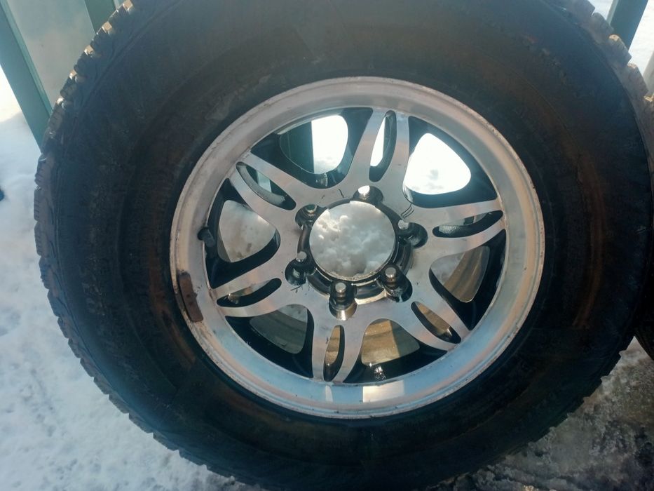 Шины с дисками на джип