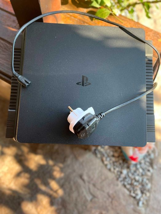 PlayStation4 (PS4) Slim с Охладител Deep Cool (Възможност за Продажба по Отделно)