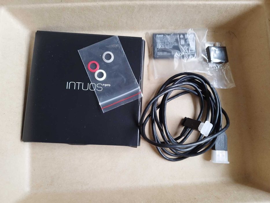 Графичен Таблет WACOM Intuos Pro S, Pen & Touch (PTH-451)