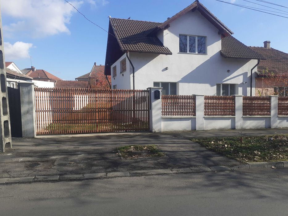 Vand casa p+m,  4cam, beci, gaz, Str.Seleusului, SC=160MP, ST=650MP.