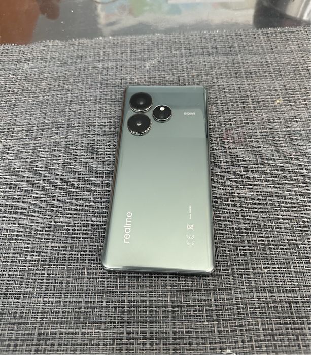 Продам Realme GT6 12/256