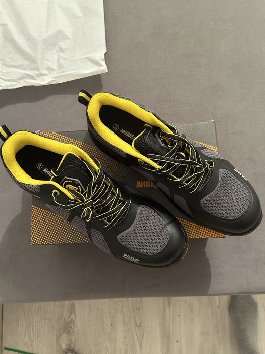 Продам новые кроссовки