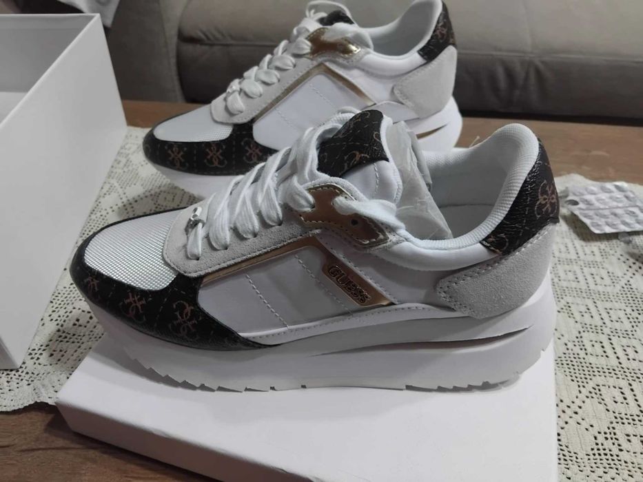 Нови дамски кожени маратонки GUESS 38 номер