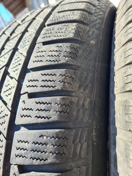 2 бр. зимни гуми 235/65/17 Continental DOT 3711 5 mm